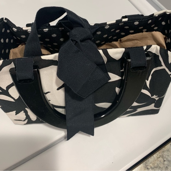 NWOT Never used! 
Beautiful bag 
Black/white design 
Black wooden handles. - Picture 9 of 11